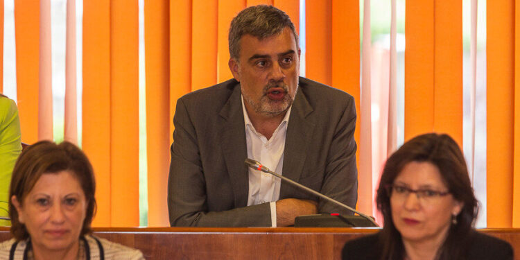 El Gobierno de Vigo da 24 horas al PP para revisar más de 1.000 expedientes