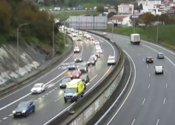 Tres heridos en un accidente múltiple en la A-55 y atasco en la AP-9 por dos siniestros en A Madroa