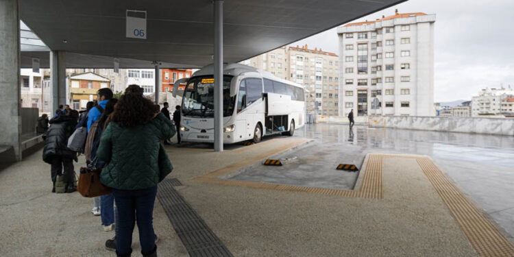 Los autobuses interurbanos ya conocen su ruta por Vigo mientras duren los cortes en la AP-9