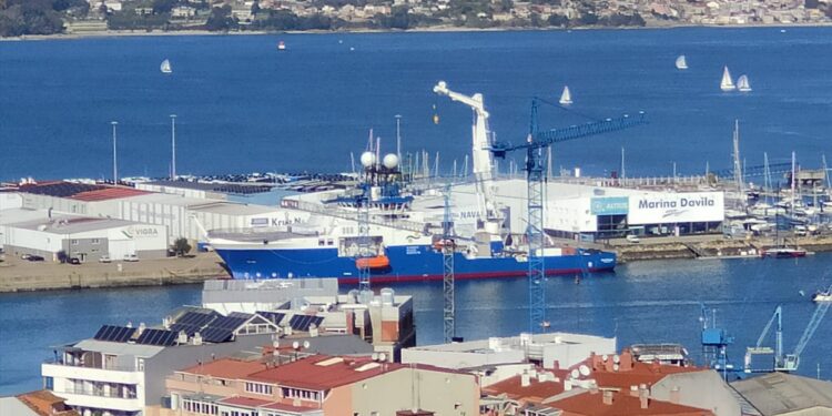 Bruselas mantendrá el veto en los 87 caladeros hasta final de año y prevé aumentar las zonas protegidas