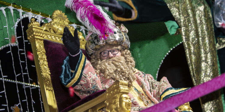 Los Reyes Magos llegan este jueves a Galicia en barco, moto, tren o coche para repartir ilusión