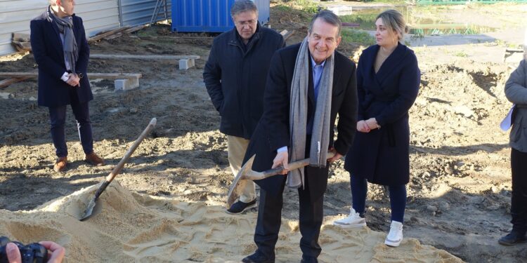 Comienzan las obras para dotar a los bomberos del “edificio moderno” que sustituirá a la “cochiquera” de Balaídos