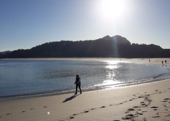 Primeros viajes del año a Cíes con brindis a bordo antes de la visita de los Reyes Magos