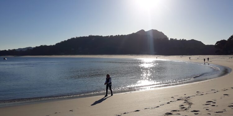 Primeros viajes del año a Cíes con brindis a bordo antes de la visita de los Reyes Magos