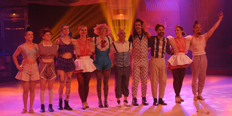 La Navidad levanta el campamento en Coia