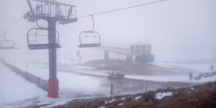 La estación de esquí de Manzaneda no podrá reabrir sus pistas al derretirse la nieve por las lluvias