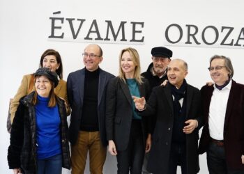 La asociación cultural Évame – Oroza presenta su local y anuncia la creación de un premio literario en su honor