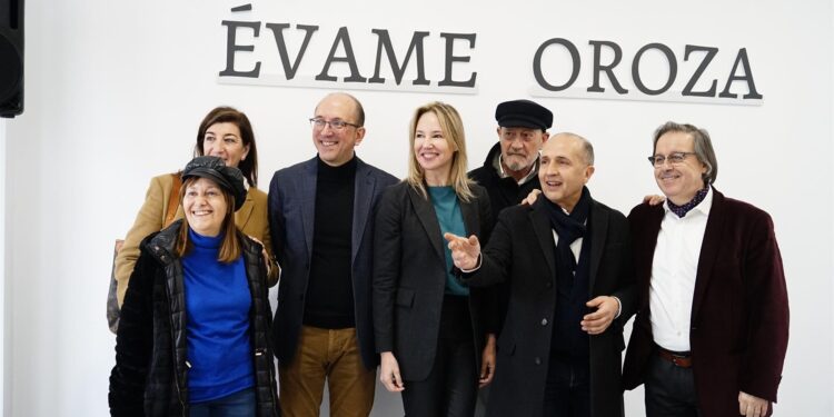 La asociación cultural Évame – Oroza presenta su local y anuncia la creación de un premio literario en su honor