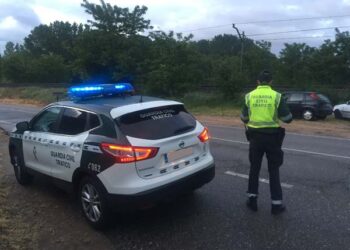 Un coche y un autobús con una treintena de menores, implicados en un accidente sin heridos en Tui