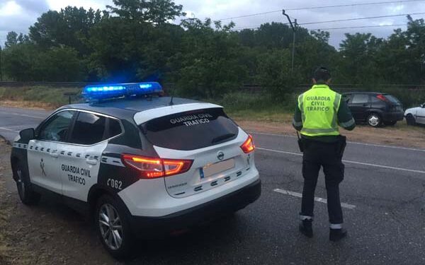 Un coche y un autobús con una treintena de menores, implicados en un accidente sin heridos en Tui