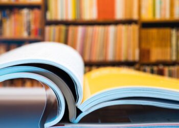 Familias de Vigo denuncian que siguen “sin respuesta” de Caballero por las ayudas de 205 euros para libros