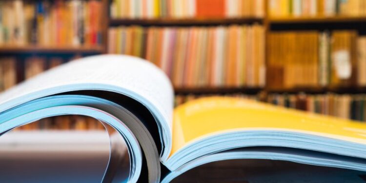 Familias de Vigo denuncian que siguen “sin respuesta” de Caballero por las ayudas de 205 euros para libros