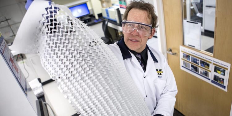 O químico ruso Nicholas A. Kotov converterase no 29º doutor honoris causa pola Universidade de Vigo