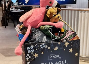 El Gran Vía de Vigo recauda más de 3.500 regalos para la campaña ‘Cada niño, un juguete’
