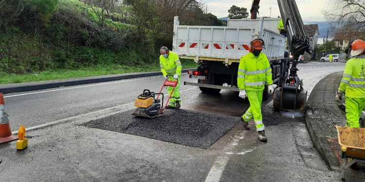 El paro bajó en 10.362 personas en Galicia en 2022, hasta los 142.222 desempleados
