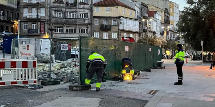 Vuelven las excavaciones al Paseo de Alfonso XII para definir el trazado del túnel a Torrecedeira