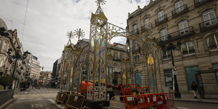La Policía Local logra estabilizar a un nonagenario que se desplomó repentinamente en el centro de Vigo