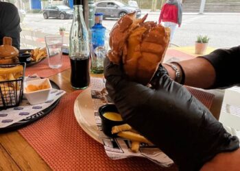Hamburguesas Baruta para comer con guantes, la tendencia que se asienta en el centro de Vigo