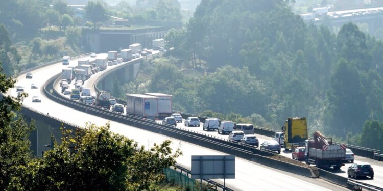 Quince de los 46 tramos de la AP-9 suben sus tarifas por encima del 4%: así quedan todos los peajes en 2023