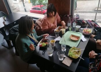 El nuevo restaurante de ‘fast food’ saludable con un supermercado propio en el centro de Vigo