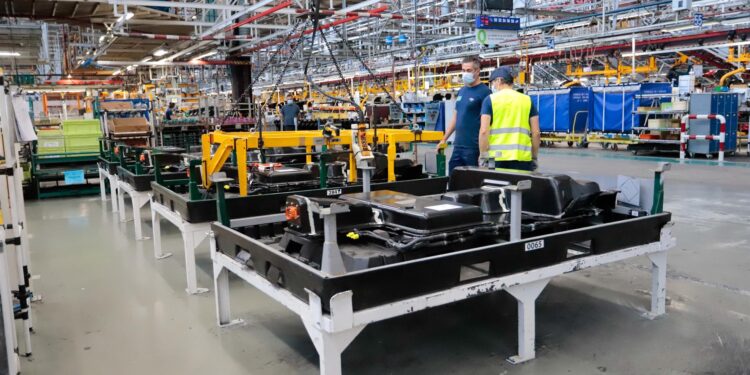 Stellantis Vigo y los sindicatos inician el lunes las negociaciones para la reestructuración del empleo