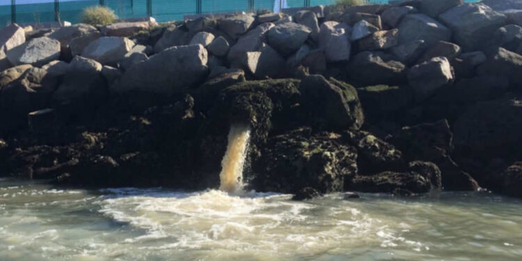 Denuncian “continuos vertidos contaminados” en la ciudad de Vigo que acaban en la ría