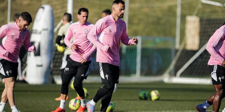 Sr. Mouriño, ¿quién es el encargado de fichar delanteros en A Sede?