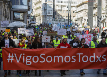 Cientos de personas y 17 colectivos reclaman «un Vigo para todxs» con una marcha de protesta: «Alcalde, escoita!»
