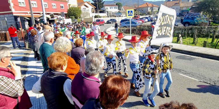 El CEIP Plurilingüe de Reboreda ha hecho su desfile de Carnaval