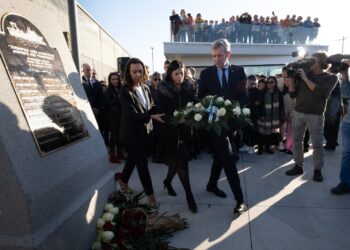 Marín homenajea entre lágrimas a los 21 fallecidos en el ‘Villa de Pitanxo’ un año después de la tragedia