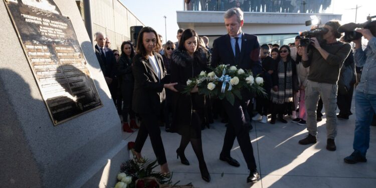 Marín homenajea entre lágrimas a los 21 fallecidos en el ‘Villa de Pitanxo’ un año después de la tragedia