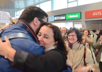 Miranda llega a Vigo tras la expulsión de Israel: «Seguiremos defendiendo al pueblo palestino, no les tenemos miedo»