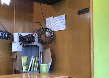 Teléfono público de un bar en un barrio de la ciudad de Vigo