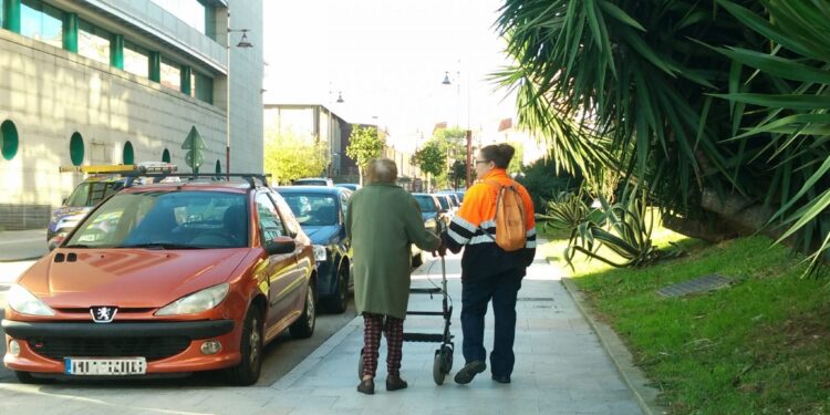 El Concello dedicará 617.000 euros anuales al servicio de Coidadores de Barrio en el periodo 2023-2026