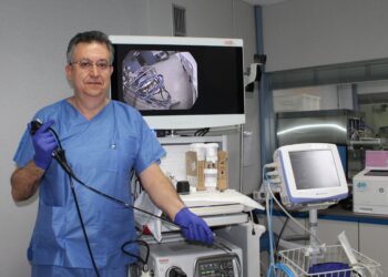 Retiran en Vigo un tornillo de los bronquios de una paciente que lo aspiró sin percatarse ocho meses antes