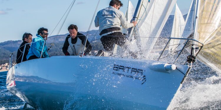 Los J80 gallegos abren su año regatero en Baiona con las miras puestas en el Mundial 2023