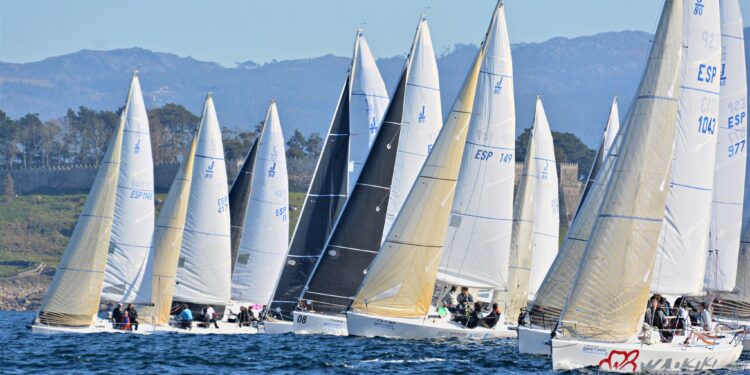 El Alboroto se coloca líder en el estreno de la Liga de Invierno de J80