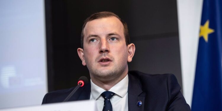 Bruselas solicita eliminar la pesca de arrastre en todas las aguas protegidas de la UE para 2030