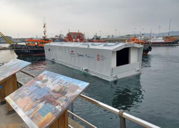 El Nautilus ‘atraca’ en la dársena de A Laxe y abrirá sus puertas en cuestión de semanas