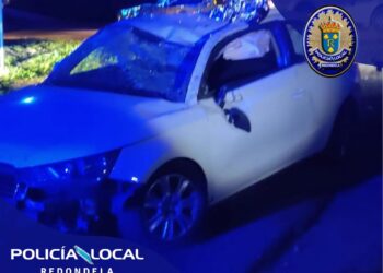 conductora herida en Redondela al volcar su vehículo