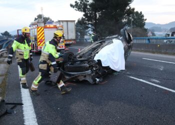 Un fallecido en la A-55 tras salirse de la vía con su coche y volcar