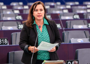 Israel deporta á europarlamentaria Ana Miranda cando se dirixía en misión oficial a Palestina