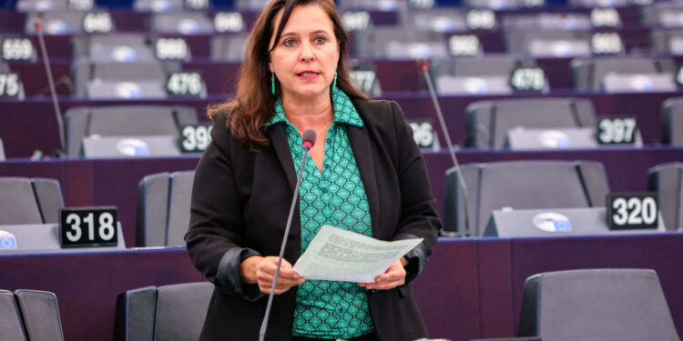 Israel deporta á europarlamentaria Ana Miranda cando se dirixía en misión oficial a Palestina