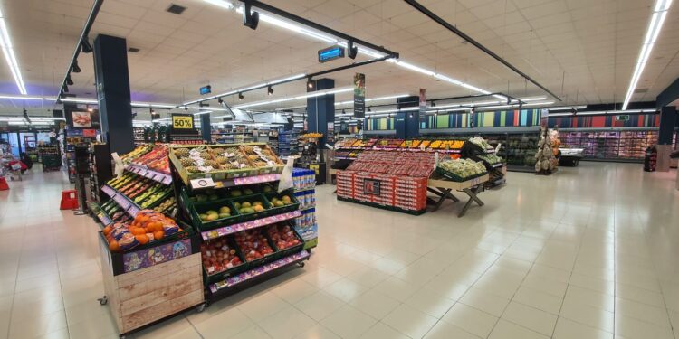 Vegalsa abre el Eroski Center más grande de Vigo, en el que trabajarán 54 personas