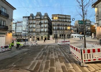 Los árboles regresan al entorno de la Porta do Sol con la recuperación de ejemplares en la Praza da Princesa