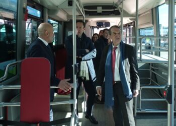 Caballero carga contra la plantilla de Vitrasa por sus paros: “Está hecho para dañar a la gente de Vigo”