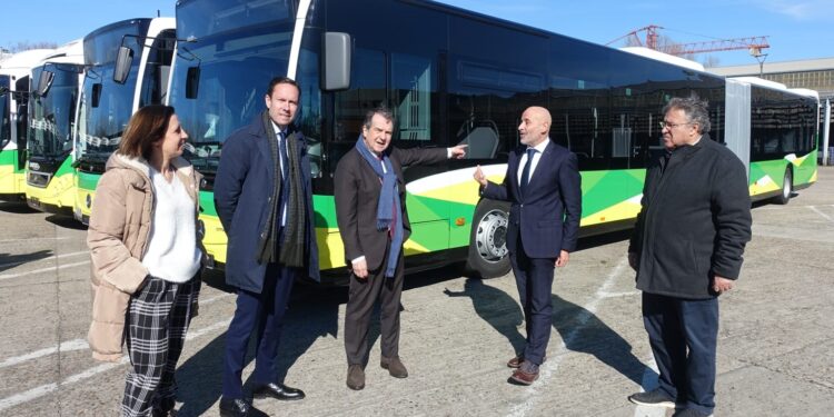 Vitrasa lamenta la “actitud inflexible” de la plantilla y alega que sus conductores cobran un 37% más que el resto