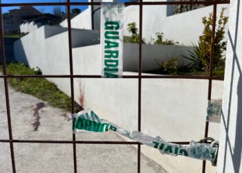 Los investigadores buscan el arma del crimen machista de Baiona  