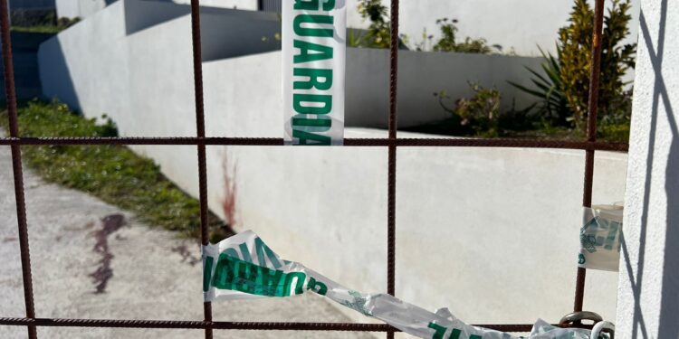 Los investigadores buscan el arma del crimen machista de Baiona