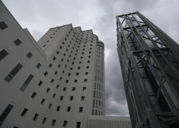 Piden 4 años y medio de cárcel para una acusada de estafar y robar a una anciana a la que cuidaba en Vigo